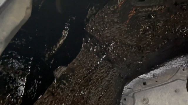 Через колесные арки в салон Toyota Land Cruiser 200 проникает гул покрышек, с ним и боремся. смотреть онлайн