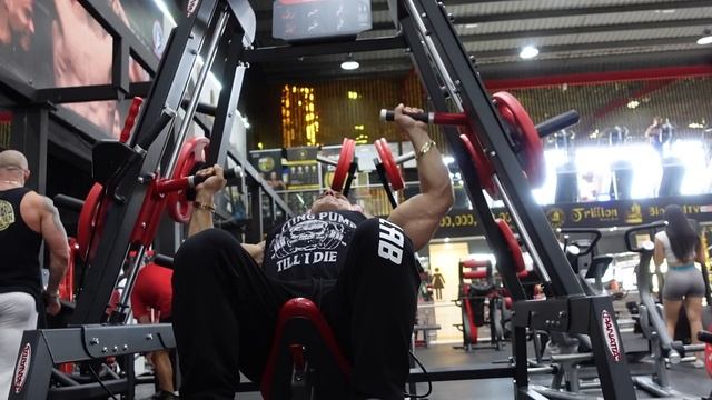 Огромные руки Голема! | Как меряет руки Крижанек | Замёрзли в Дубае | Руслан Халецкий смотреть онлайн