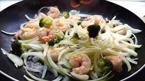 Макароны с креветками и соусом терияки