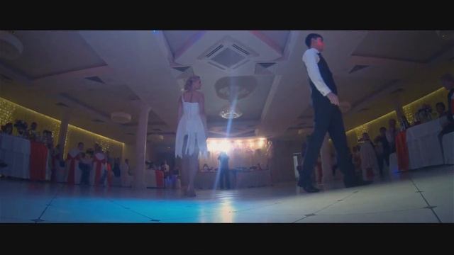 Красивый медленный свадебный танец с сюрпризом (грязные танцы)