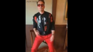 РОБЕРТ ДАУНИ МЛАДШИЙ ТАНЦУЕТ ПОД 55х55