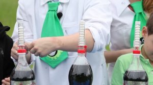 Ментос с колой. Большой фонтан из газировки!