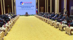 Министры иностранных дел стран АСЕАН встретились с главой правительства Лаоса