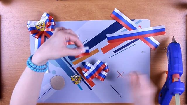 БиблиоЛаб / Брошь ко Дню России своими руками (мастер-класс)