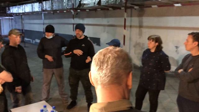 Занятие по облицовке изразцами ведет Юрий Оболенский