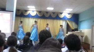 Девочки танцуют Вальс! :*