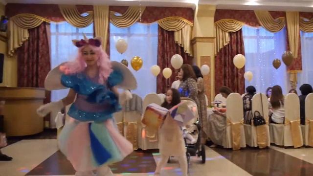 Единороги на Дне Рождения / Устроили праздник с Единорогом и Мишкой Тедди смотреть онлайн