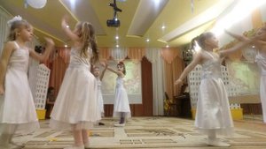танец "Капельки" , дети 5-6 лет, 25.11.2016 . Хореограф Софья Демидова.