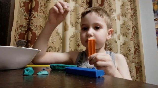 автобус из пластилина ?
