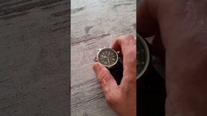 Как открыть заклиневшую крышку часов, без спец инструмента.