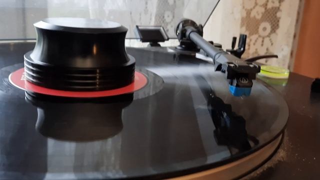 Пляшущий тонарм или очень кривая виниловая пластинка. смотреть онлайн