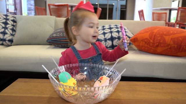 Милана совершает хорошие поступки и получает подарки смотреть онлайн