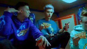 Ребята прикиньте тут есть радио 😂💙