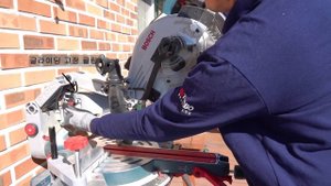 BOSCH GCM 18V 305 GDC