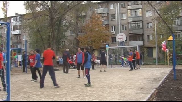 Двор на Мориса Тореза.wmv
