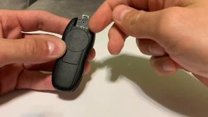Как поменять батарейку в ключе Порше Макан
