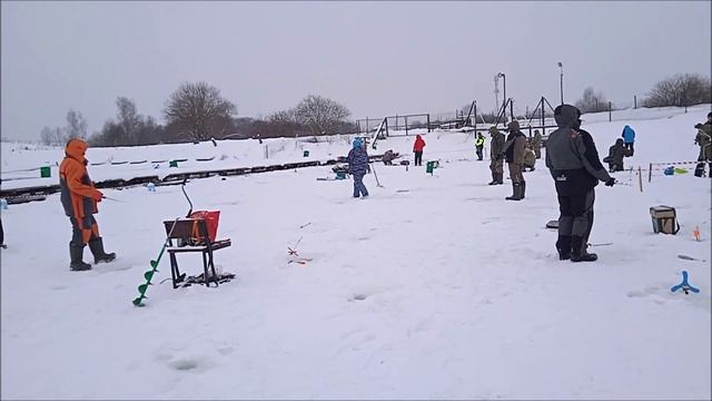 Погода не стабильна а рыба стабильно клюет!!!Клевое Место д.Савельево смотреть онлайн