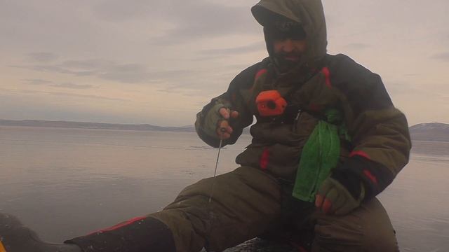 РЫБАЛКА зимой 2021-22. ЭТА ПОДВЕСКА косит окуня. РЫБАЛКА на БАЛАНСИР смотреть онлайн