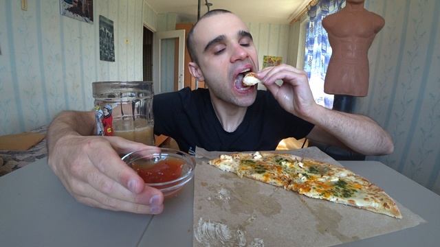 МУКБАНГ АСМР ПИЦЦА 4 СЫРА / PIZZA C СЫРОМ / СТРИПСЫ КУРИНЫЕ / СОУС ПЕСТО / EATING ASMR Mukbang  #743