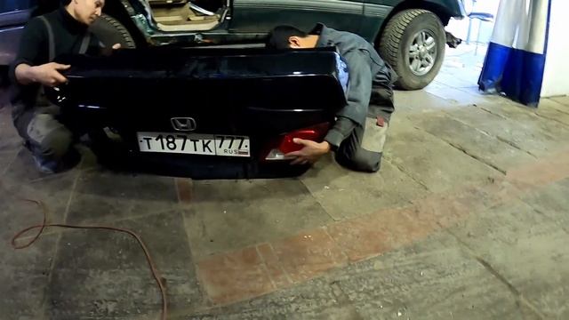 Замена багажника и установка спойлера Mugen на Honda Civic 4D