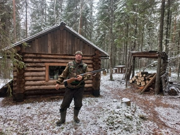 Коми тайга охота. Волк в тайге. Охота и рыбалка в тайге Коми. Быт охотников. Рыбалка в тайге.