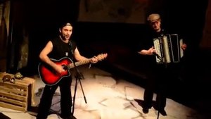 я поля влюблённым постелю