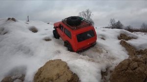 НИВА на шипах против JEEPa на гусеницах. Битва по снегу и льду! RC OFFroad 4x4