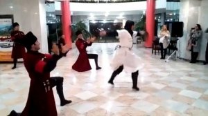 Крутая лезгинка в грузинском отеле.