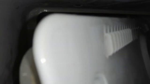 ремонт холодильника Samsung RT34MBSW1/BWT течь воды внутри, разморозка, промывка. Лил горячую воду смотреть онлайн