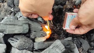 Как разжечь уголь для #шашлыка ??