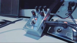 Haktivist - Timfy James play through DJENTTONIC guitar pedal in Old School Studios