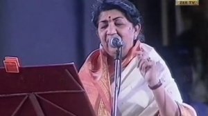 Yeh Raatein Nayi Purani | Lata Mangeshkar Live Hydrebad Concert 2002 | (Julie)