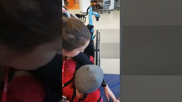 Learn to recover from a fall in your wheelchair смотреть онлайн