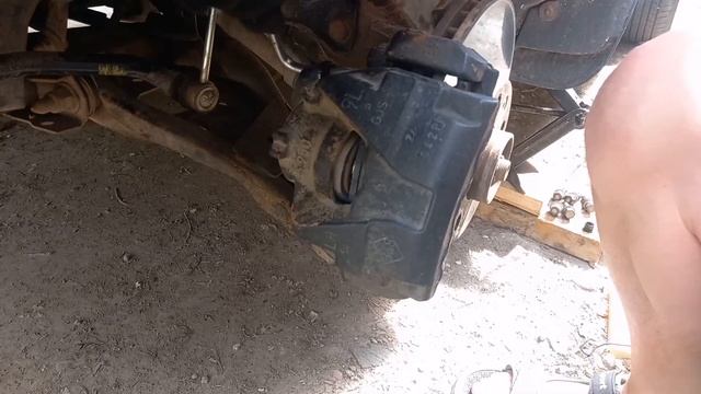 Устраняем бряканье суппортов РЕНО ДАСТЕР... смотреть онлайн