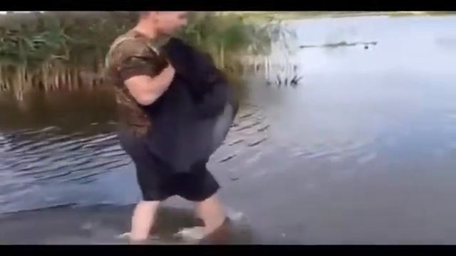 Поймал  большую рыбу возле чернобыля смотреть онлайн