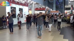 Танцевальный флешмоб в торговом центре Архангельска