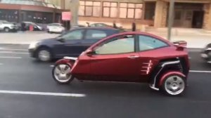 Трёхколёсный автомобиль.