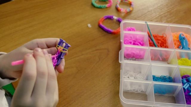 Плетение из резинок "рыбий хвост" смотреть онлайн