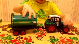 Никита открывает трактор. Nikita opens a tractor