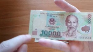Видео: Сколько стоит купюра 10000 вьетнамских донгов?