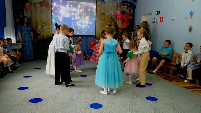 "Звёздный танец выпускников с малышами" Евтодьевой Аллы