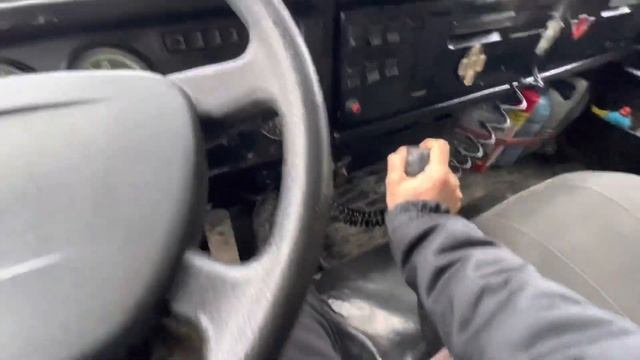 ПЕРЕКЛЮЧЕНИЕ КПП на КАМАЗе 55111. КАК ПОДНЯТЬ КУЗОВ НА САМОСВАЛЕ КАМАЗ 55111? Видео для начинающих