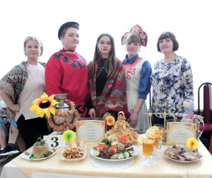 В Ярославском колледже индустрии питания прошел областной фестиваль "Широкая масленица"