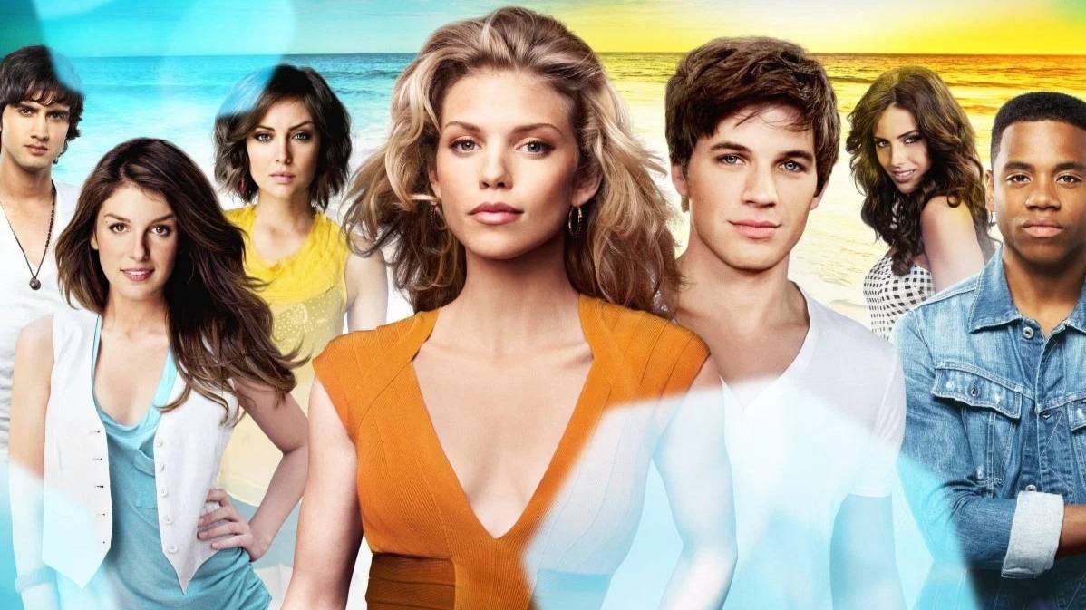 Беверли-Хиллз 90210: Новое поколение – 2 сезон 13 серия «Предатели и герои»
