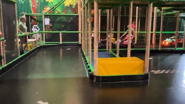 Куда пойти с двухлеткой в Швейцарии. Закрыли сезон. Посылки. смотреть онлайн