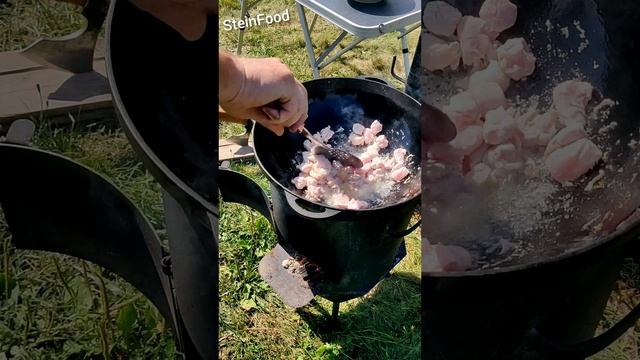 Кабачки в казане на огне, овощное рагу с куриным филе