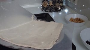 Меренговый рулет с черносливом и грецкими орехами!!!!!