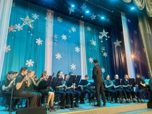 М.Блантер «В городском саду». Оркестр школы «ШИК 16». Дирижер: Максим Брилон. 20.12.2022