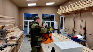 Распаковка и сборка Осцилляционно шпиндельно-ленточно шлифовального станка "Triton TSPST450".