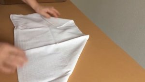 Как сложить пелёнку для широкого пелeнания? Дисплазия тазобедренного сустава у новорожденных.